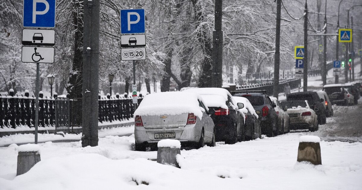 Парковка в январе в москве. Автостоянка щит Красноярск. Парковки 31 декабря в Москве бесплатная.