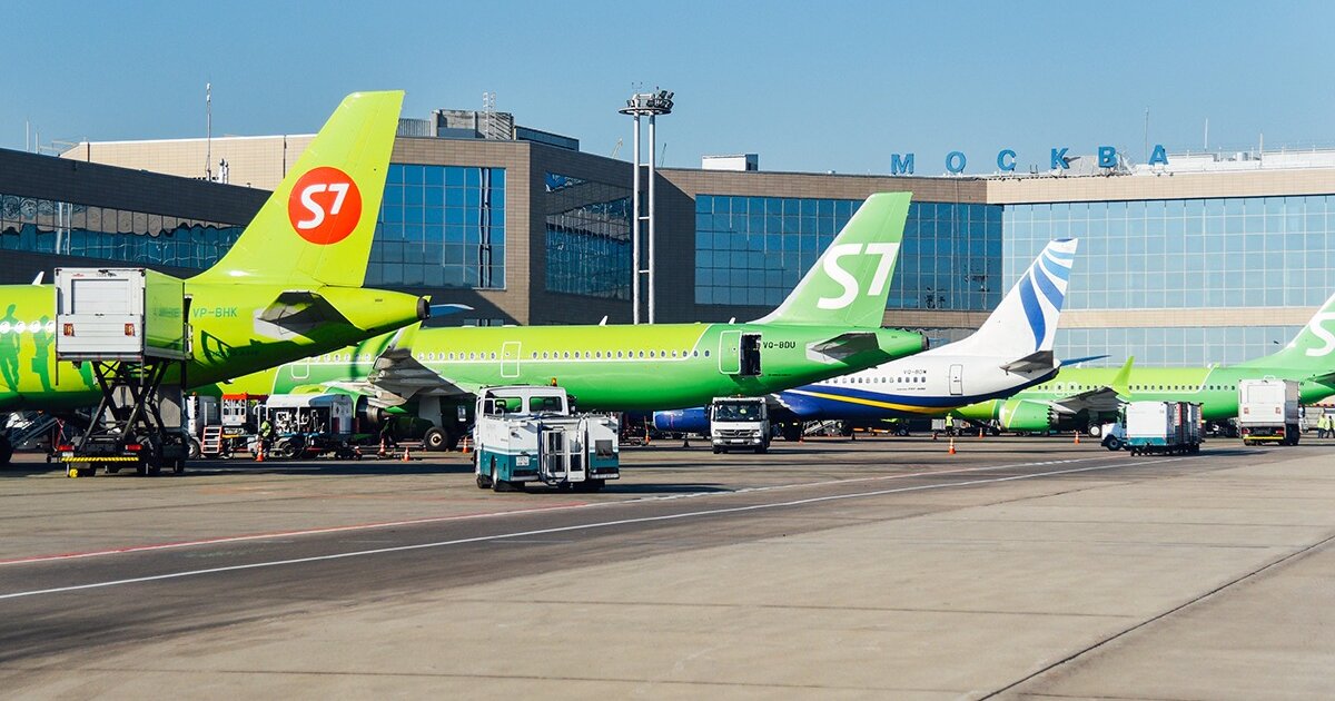 Рейс 2s. Аэропорт Домодедово s7 Airlines. Самолет с7 Домодедово. S7 Airlines Домодедово Симферополь. Самолеты s7 Домодедово.