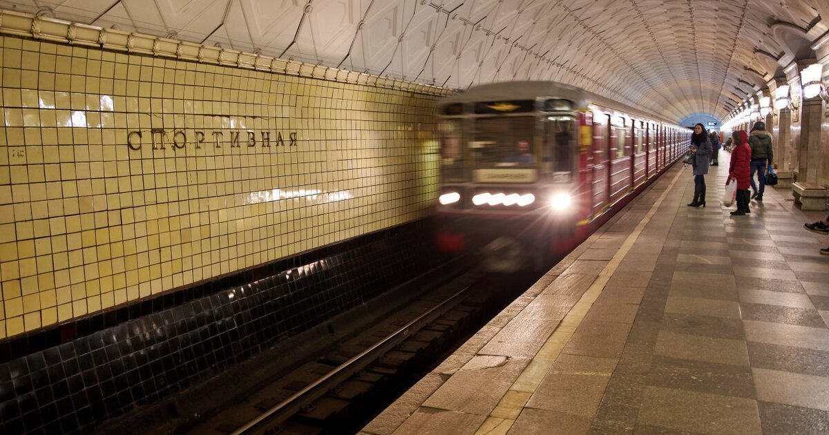 Скажи станция. Станция спортивная Московский метрополитен. Станция метро спортивная Москва. Станция спортивная Сокольнической линии. Щелковская метро Сокольническая линия.