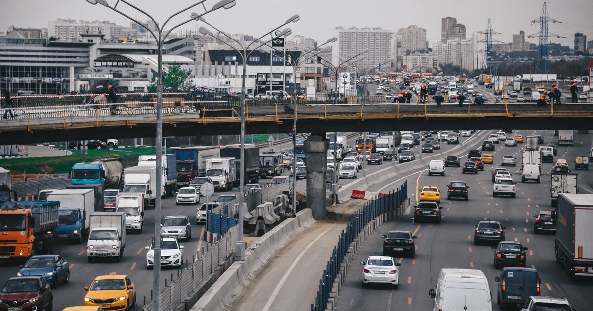 Дороги столицы. Транспортный комплекс Москвы. МКАД Север. Трубы на МКАДЕ Север.