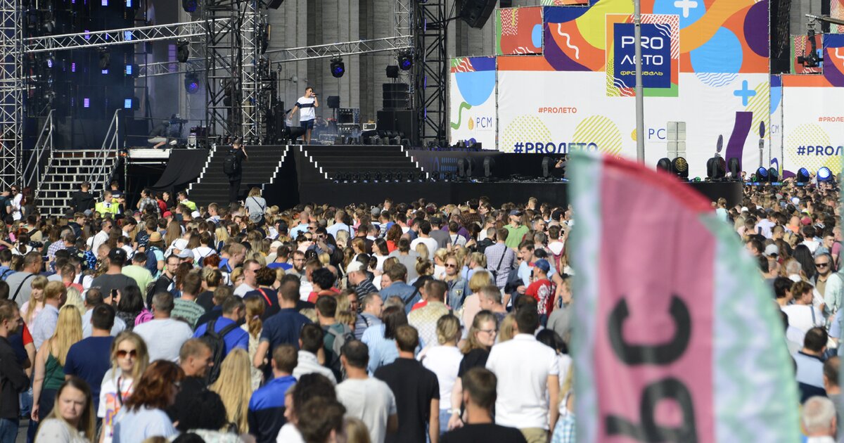 Бесплатные концерты в москве. Концерт 2 тысячи человек. Площадь Сахарова концерты 2020. Концерты на проспекте Академика Сахарова 2019. Концерт 30 тыс человек.