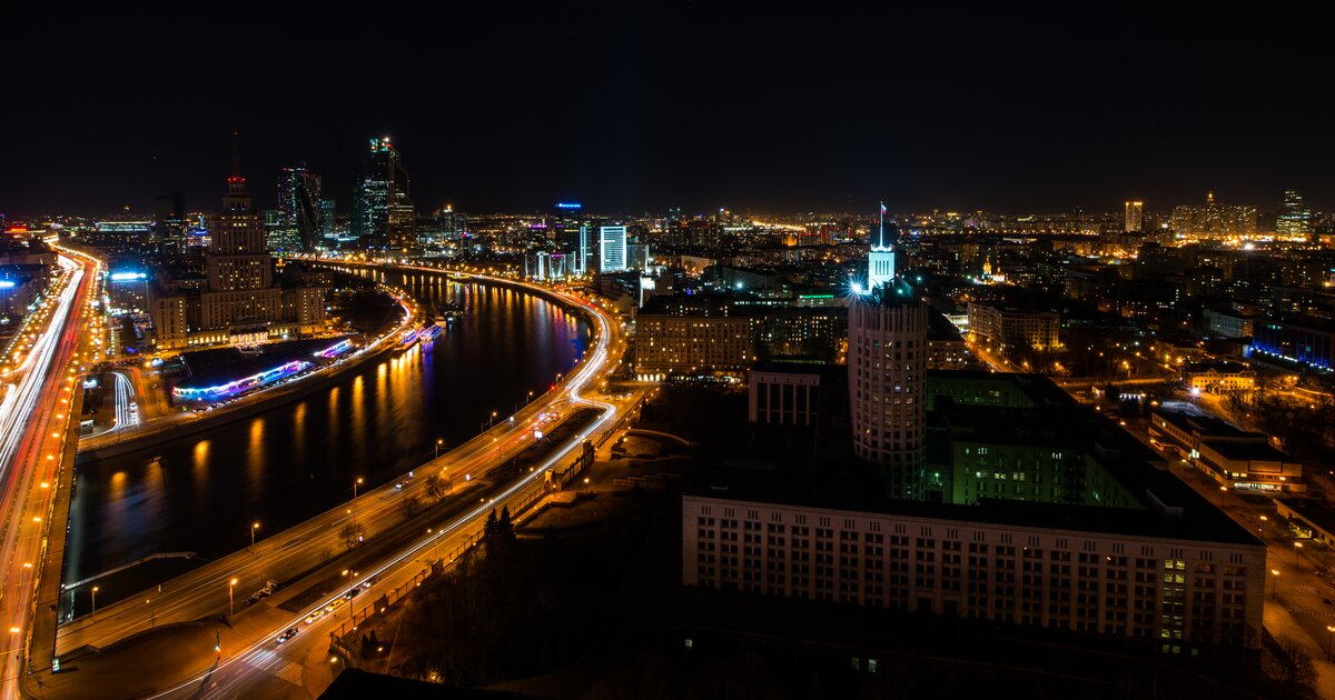 Большая земля москва. Тьма в Москве. Москва во тьме на русском.