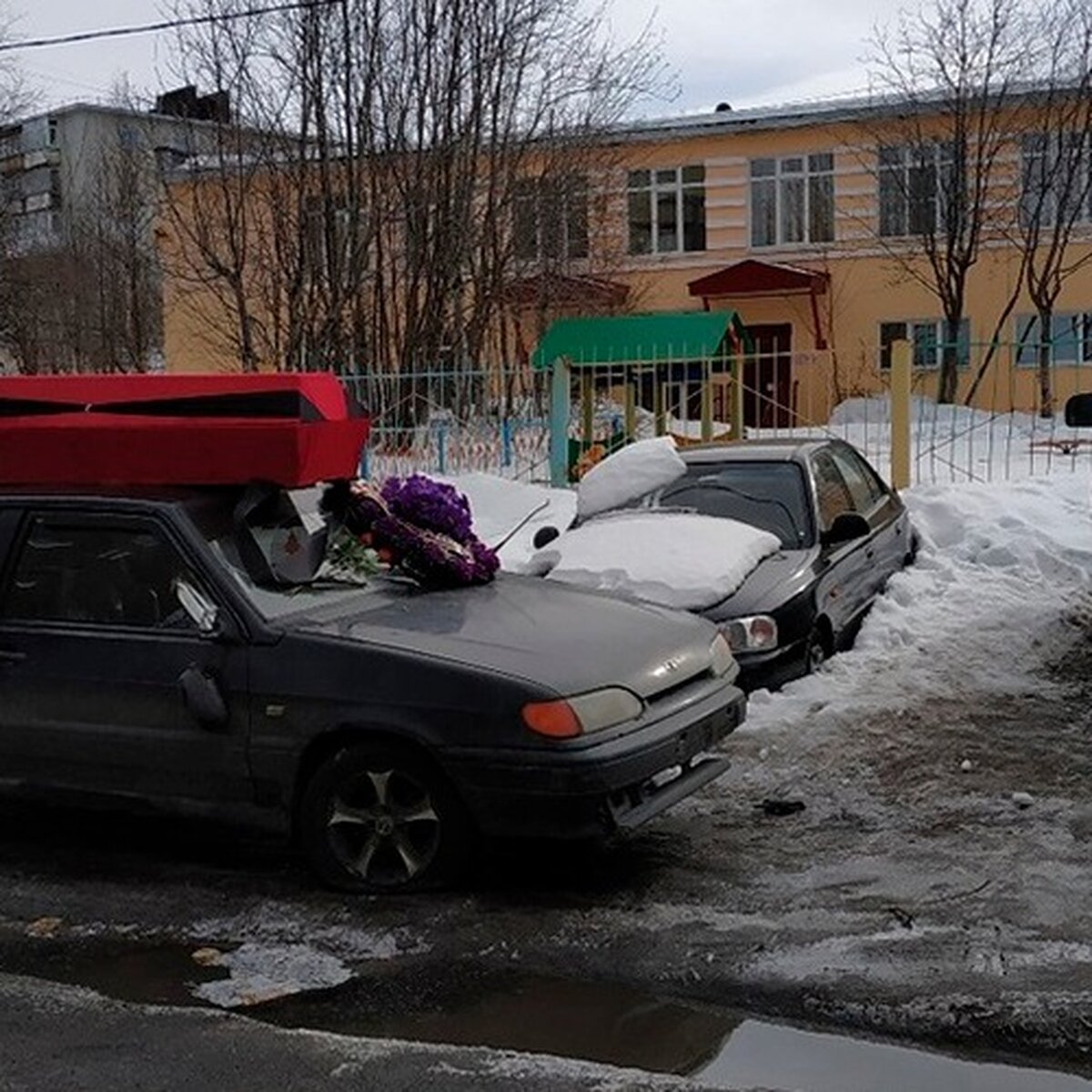 Автомобиль с гробом на крыше обнаружили в Мурманске – Москва 24, 02.04.2019