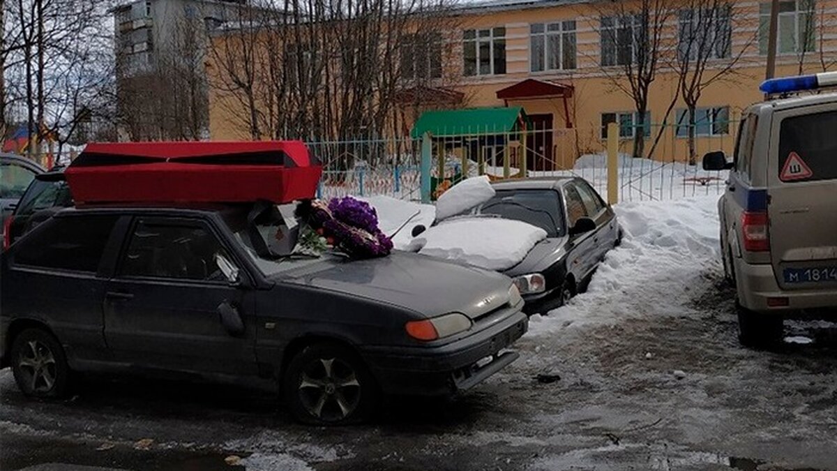 Автомобиль с гробом на крыше обнаружили в Мурманске – Москва 24, 02.04.2019