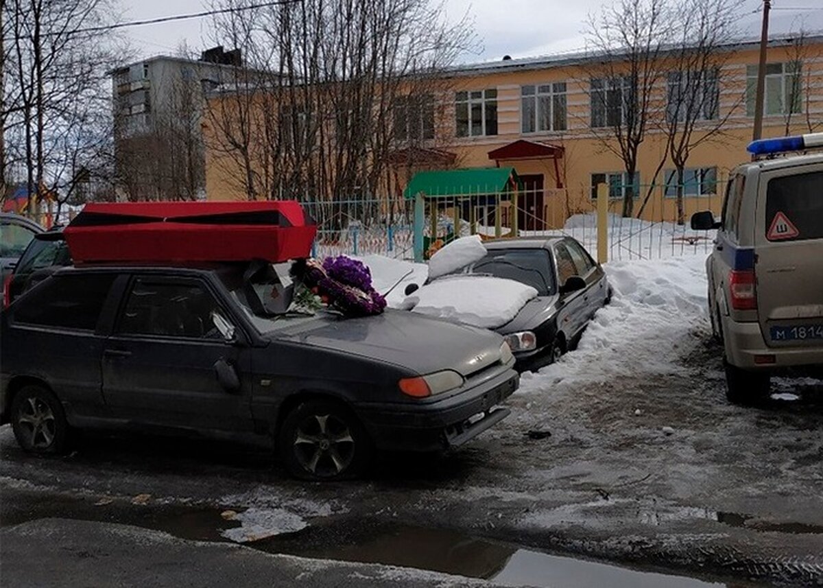 Автомобиль с гробом на крыше обнаружили в Мурманске – Москва 24, 02.04.2019