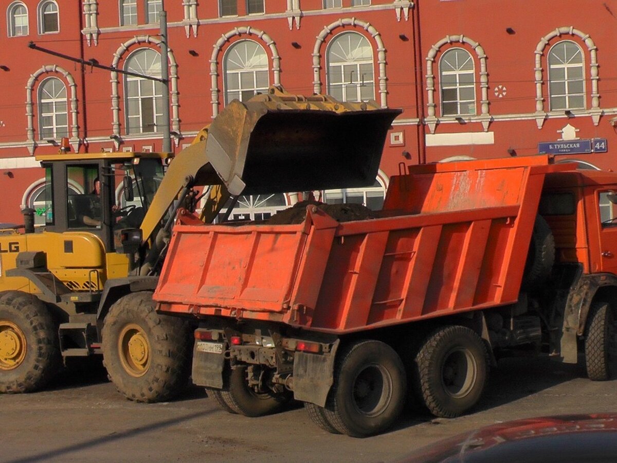 Перевернувшийся на юге Москвы грузовик был перегружен на 15 тонн – Москва  24, 22.04.2019