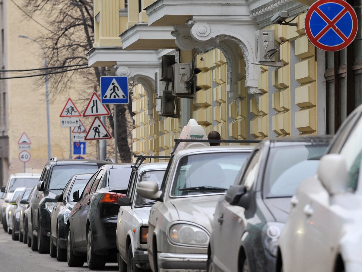 Пешие инспекторы начали фиксировать стоянки для служебных авто – Москва 24,  13.09.2013