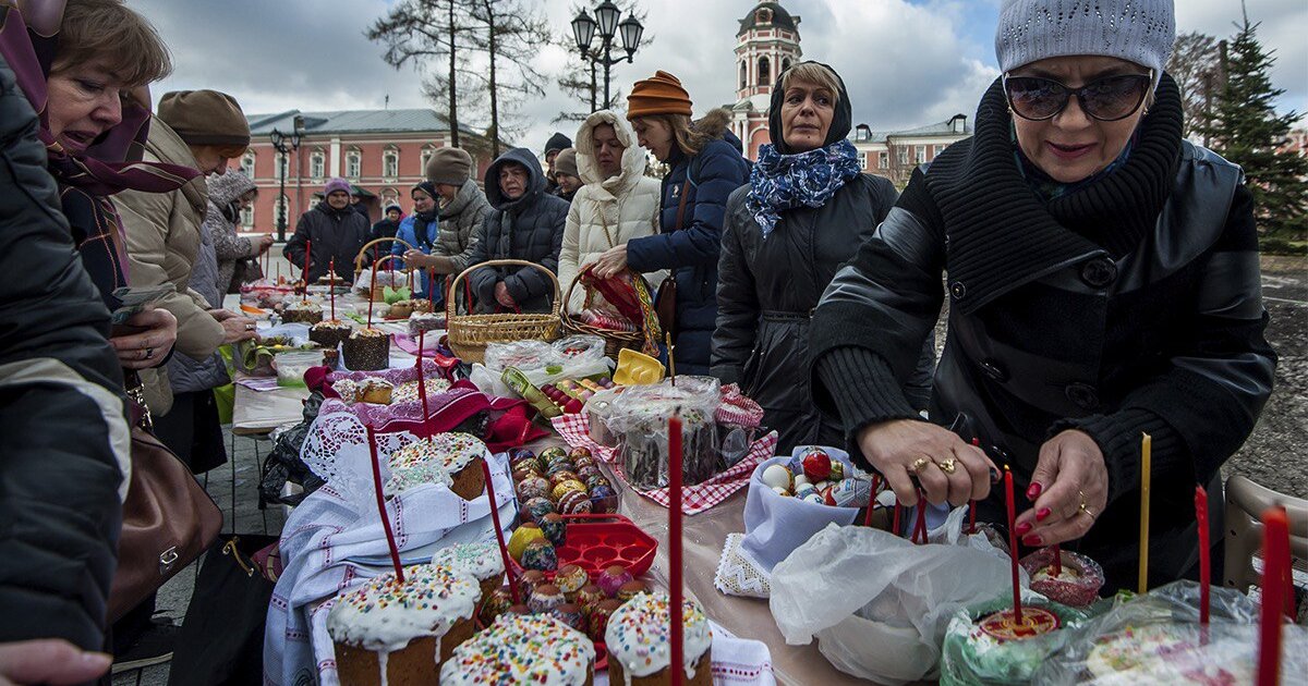 Празднование Пасхи в церкви