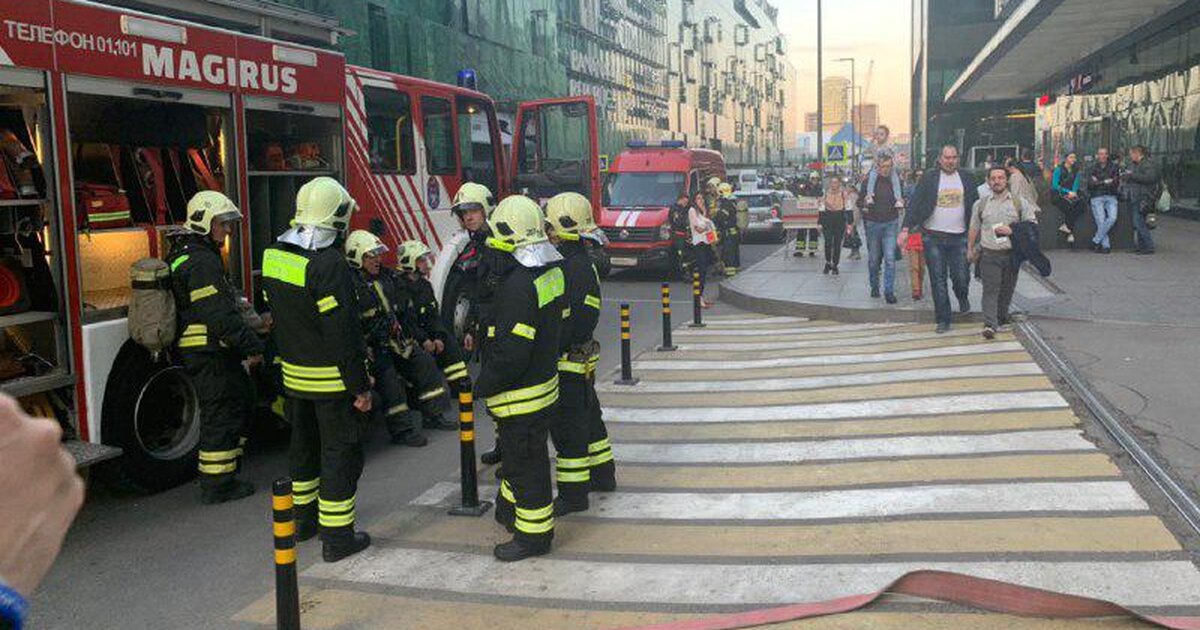 Эвакуация москвы в город. Эвакуация Москва Сити. Москва Сити эвакуировали. Эвакуация из высотного здания. Башня эвакуация Москва Сити.