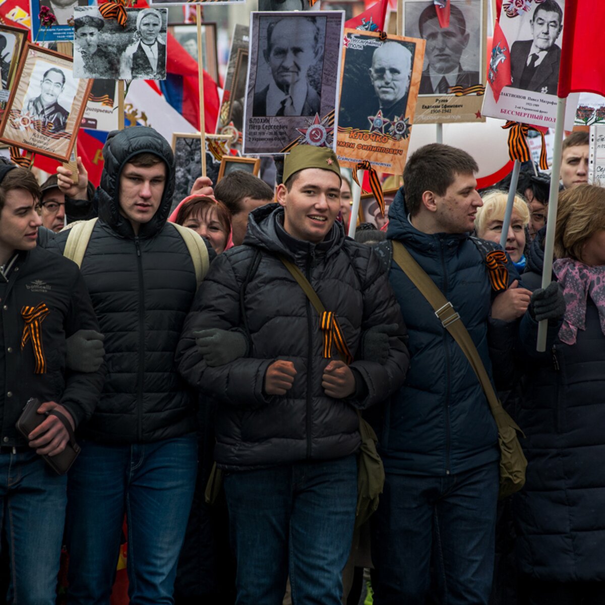 Видят себя, идущих сквозь войну