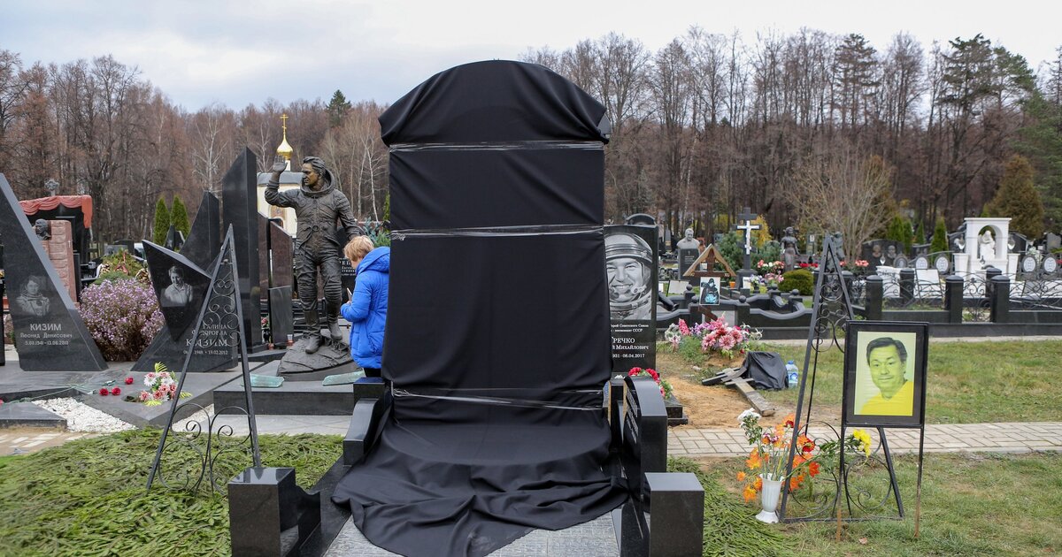 Памятник шатунову на троекуровском кладбище фото сегодня