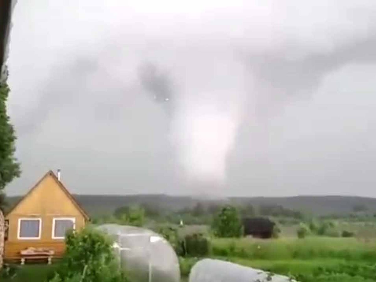 Гигантский торнадо в Вологодской области попал на видео – Москва 24,  28.06.2020