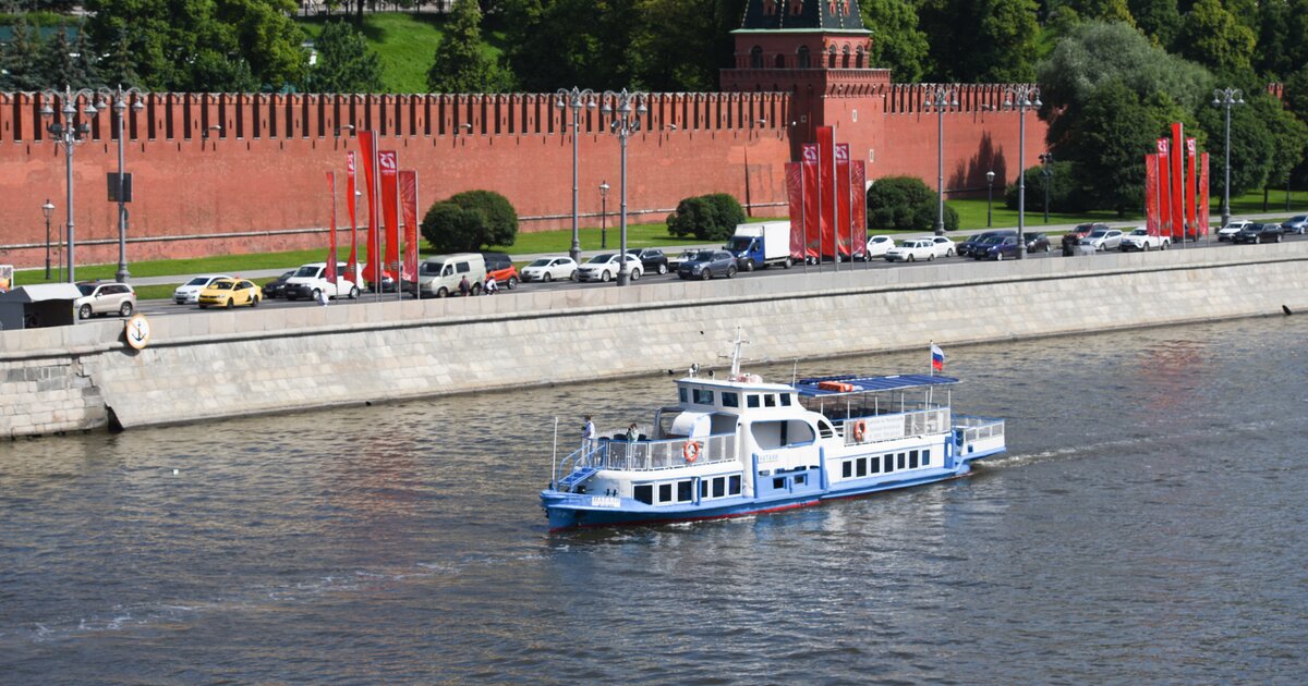 Московская вода. Москва река вода. Темп воды в Москве реке. Москва река под водой. Вода в Москве реке прогрелась.