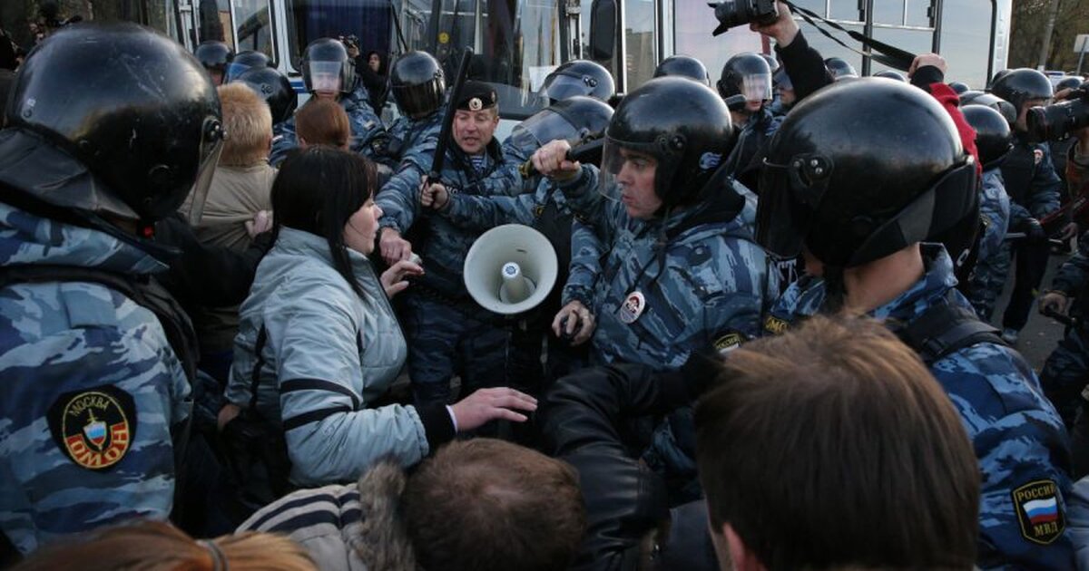 Стрельба в бирюлево западное сегодня. Беспорядки в Бирюлево 2013. Погром в Бирюлево октябрь 2013. Бунт Бирюлево Западное.