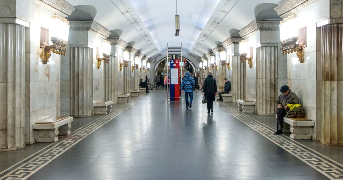 Смоленская метро москва. Вестибюль станции Смоленская Арбатско-Покровской линии. Смоленская Арбатско-Покровской линии улица. Смоленская после реконструкции. Станция Смоленская после реконструкции.