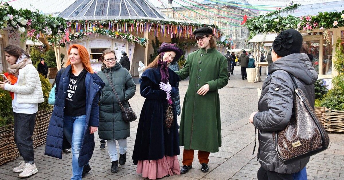 В чем сейчас ходят. В чем сейчас ходят в Москве. В чем ходят в Москве сейчас по погоде женщины. Как ходят в Москве сейчас. В чем ходят в Москве сейчас по погоде женщины декабре.