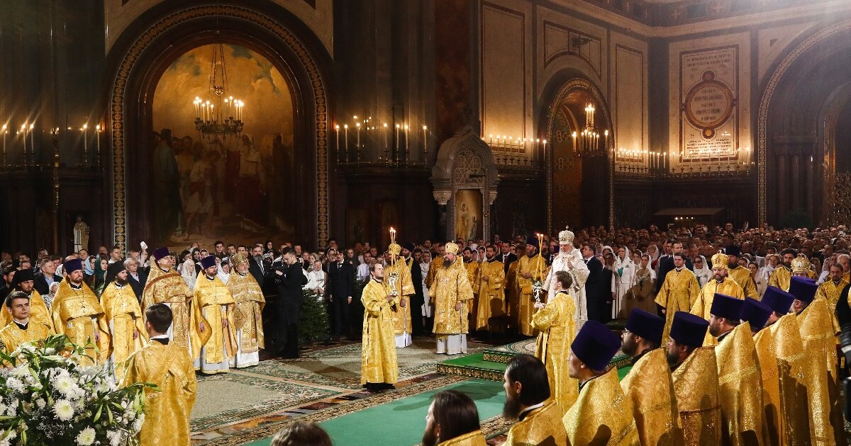 Церковь храм богослужение. Богослужение в храме Христа Спасителя. Рождественская служба в храме Христа Спасителя. Храм Христа Спасителя Рождество 2020. Католики в храме Христа Спасителя.