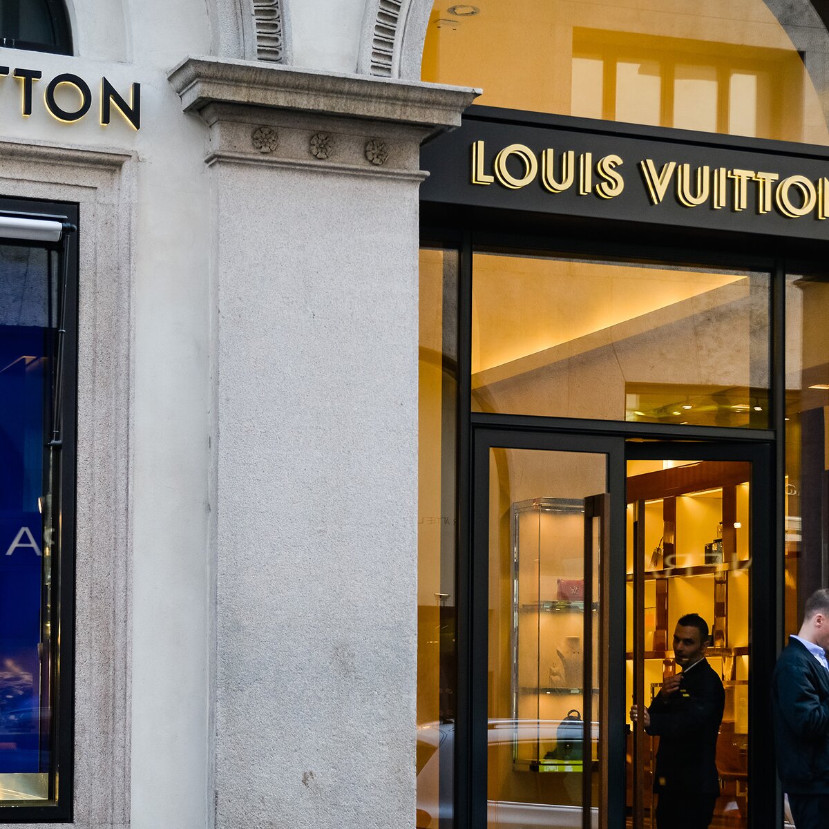 Историк моды прокомментировал скандал вокруг розыгрыша сумок Louis Vuitton  – Москва 24, 14.07.2020