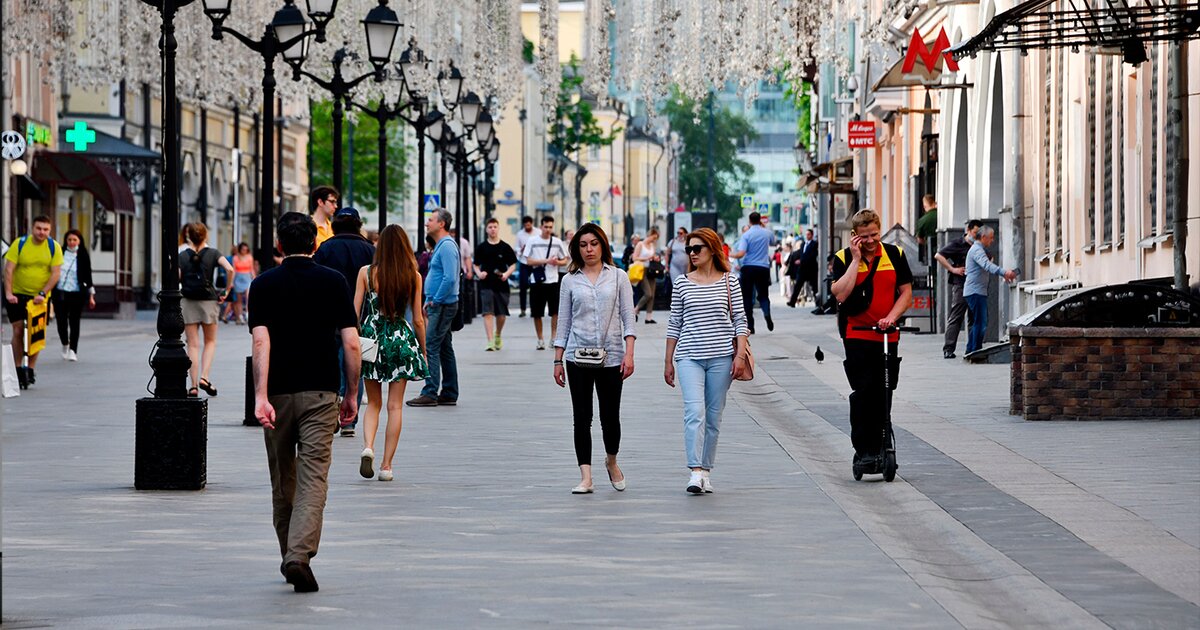 Житель столицы. Жители Москвы фото 2021. Москва май 2021 фото. Москва фото улиц 2021май. Фото май 2021 года улицы.