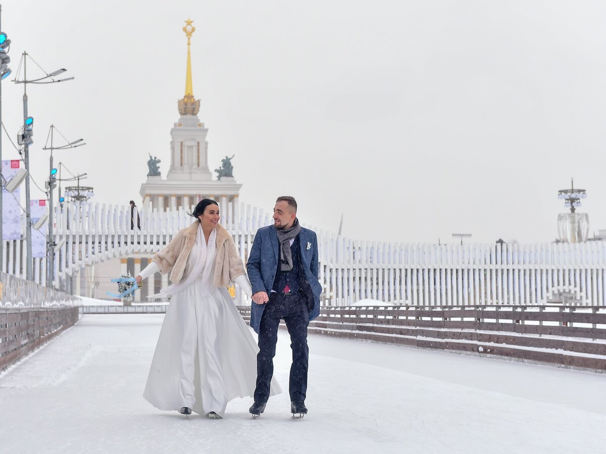 На катке ВДНХ впервые прошла регистрация брака – Москва 24, 14.02.2021