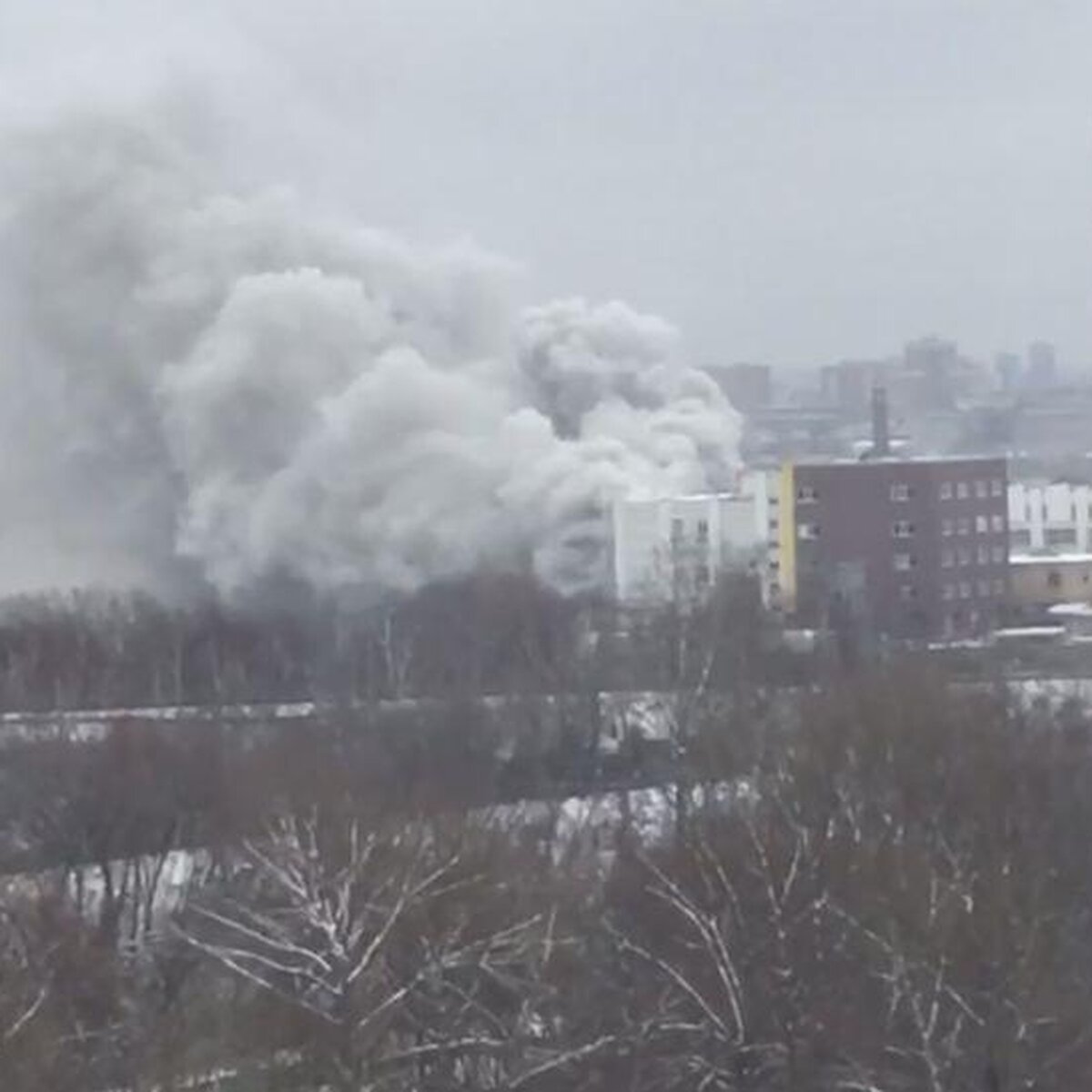 Пожар произошел в районе метро 