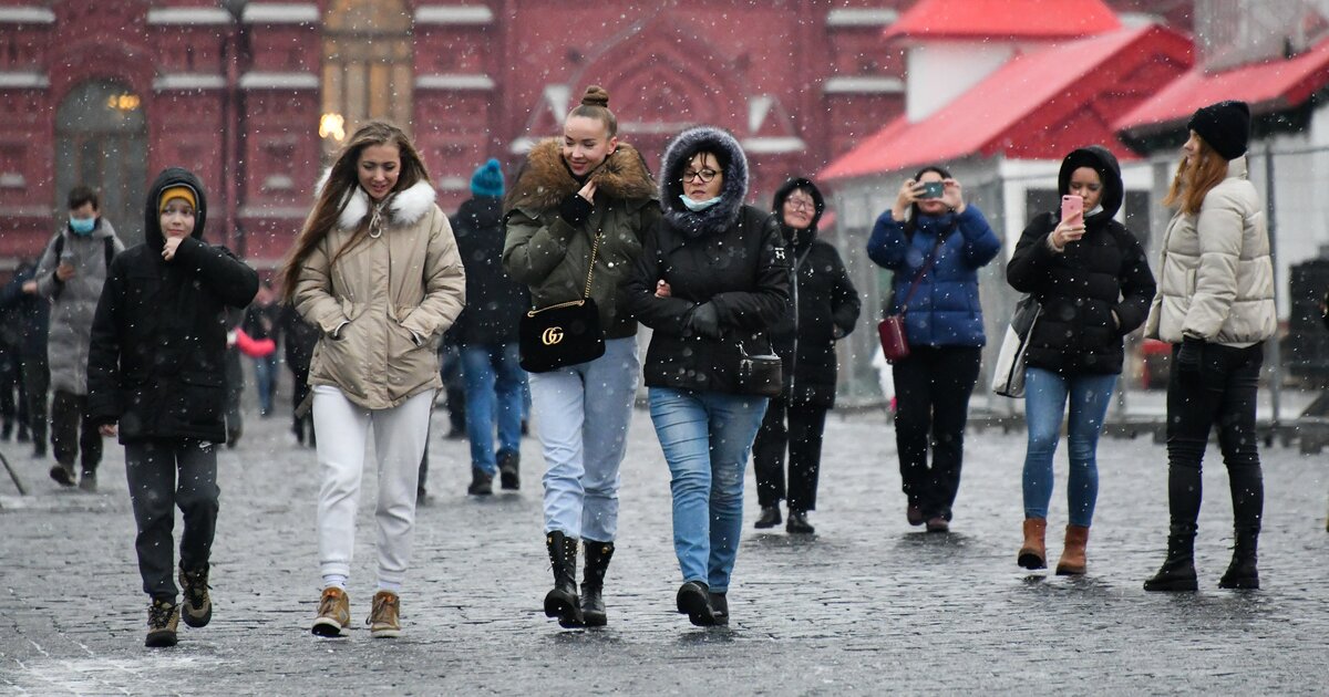 Люди в декабре. Декабрь в России. Синоптик Москва. Одежда Москва декабрь. Погода в России фото.