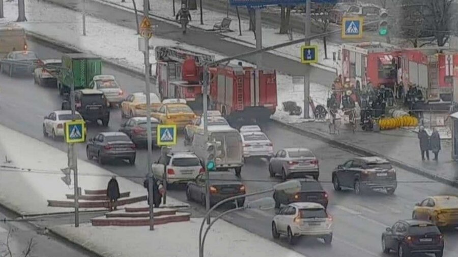 Перекрыли проспект. Ситуация на Ленинском проспекте в Москве. Авария 16.03.2022 на Ленинском проспекте трамва. На Ленинском проспекте перекрыли движение пожарные. Где перекрыто движение в Москве сейчас на Ленинском проспекте.