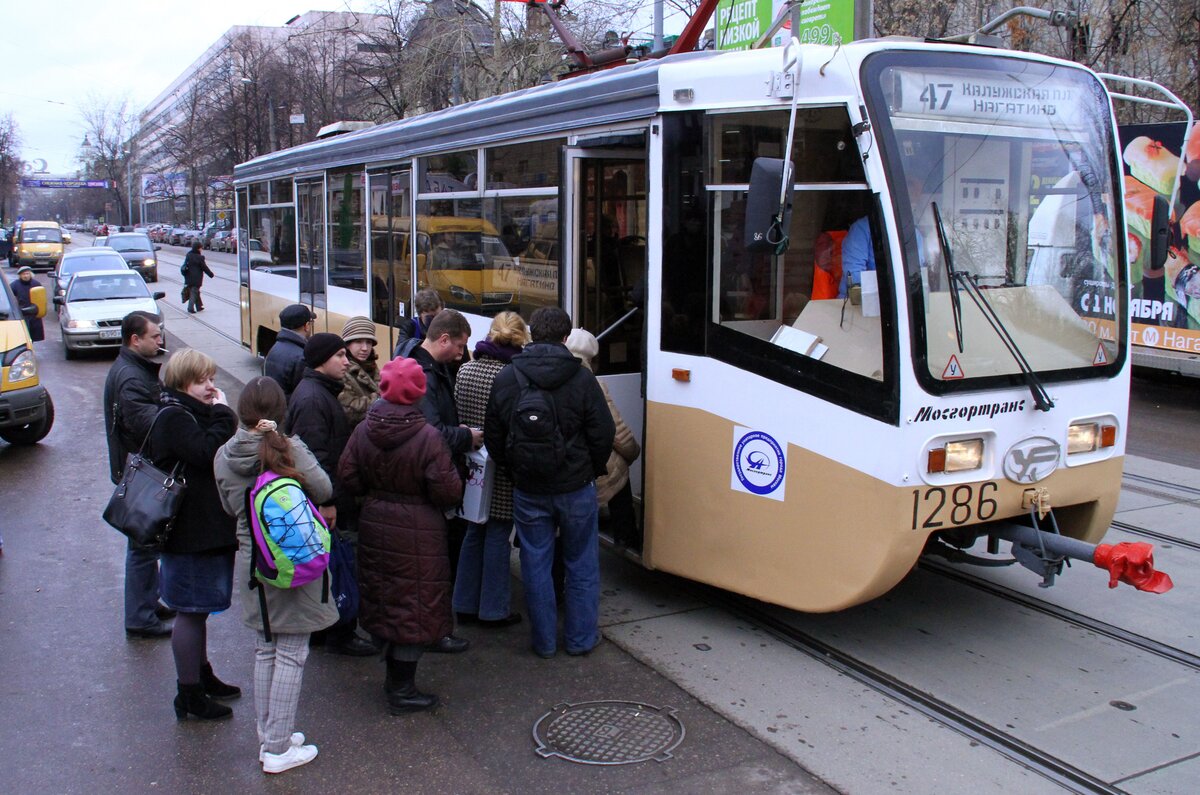 На узких тротуарах в центре появятся остановки нового типа – Москва 24,  19.11.2013