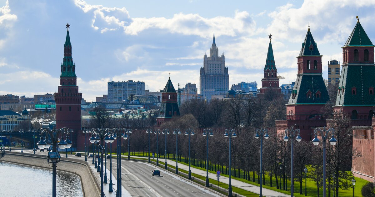 Московский рано. Благоустройство кремлевской набережной Москва 2021. ЛЭП на кремлёвской набережной. Московский ранний. Моя ранняя Москва.