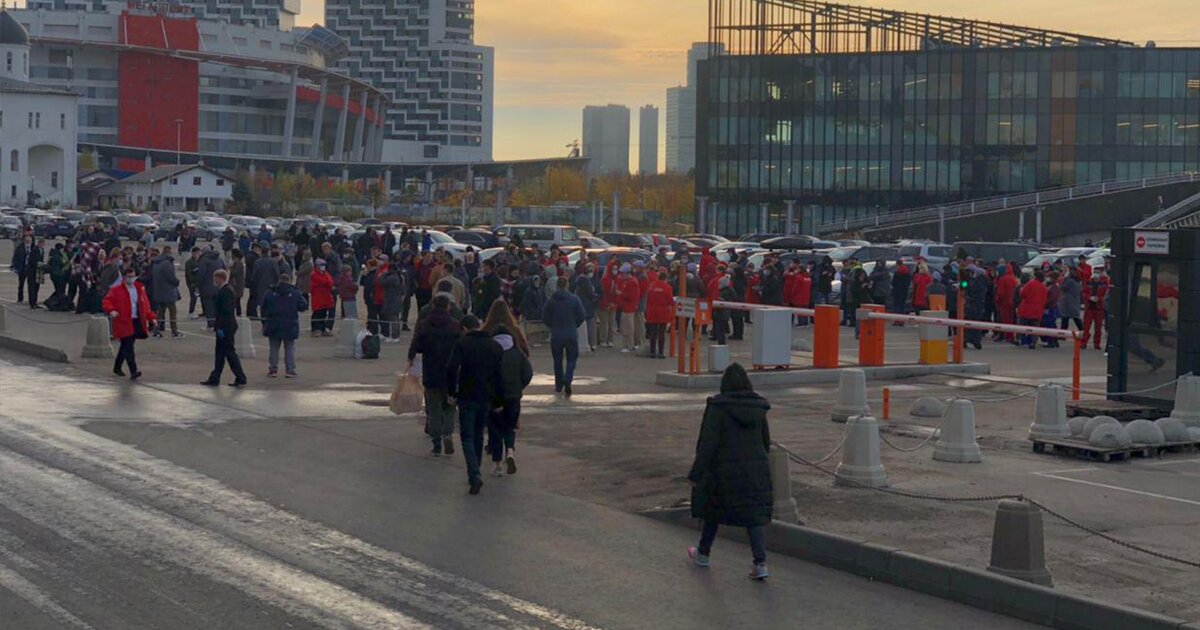 Новости про москву видео. Эвакуация в Москве. Эвакуация из Москвы. Эвакуация в ТРЦ Авиапарк.