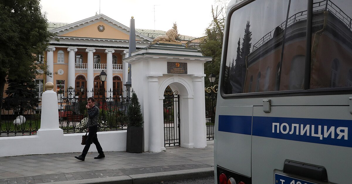 Посольство армении в москве. Посольство Республики Армения в Москве. Посольство России в Армении. Посольство Белоруссии в Армении. Армянское посольство в Волгограде.