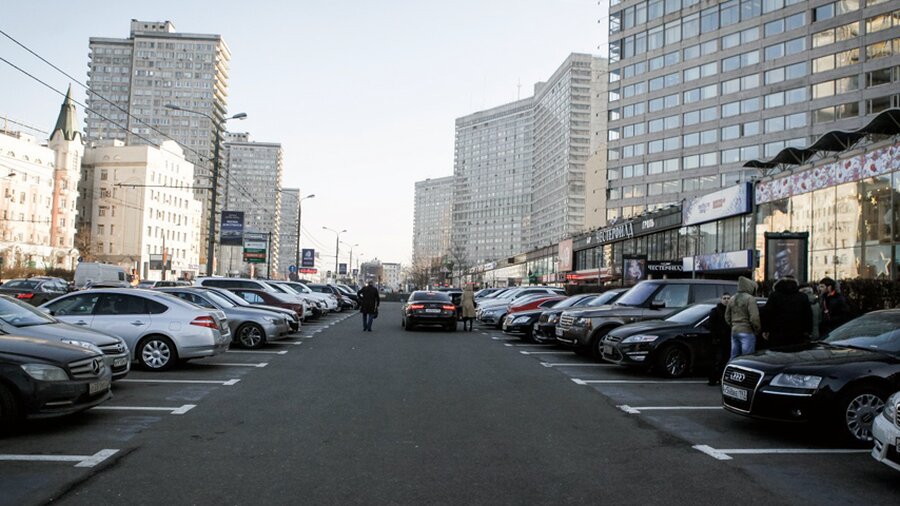 Сюжет москва. Новый Арбат парковка. Перекресток новый Арбат. Автостоянки на новом Арбате. Стоянки новый Арбат Москва.