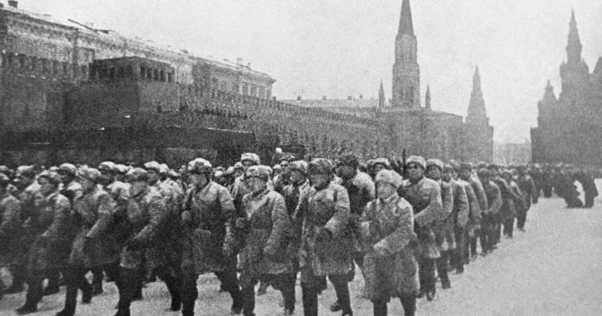 Картина к ф юона парад на красной площади 7 ноября 1941 года 1942