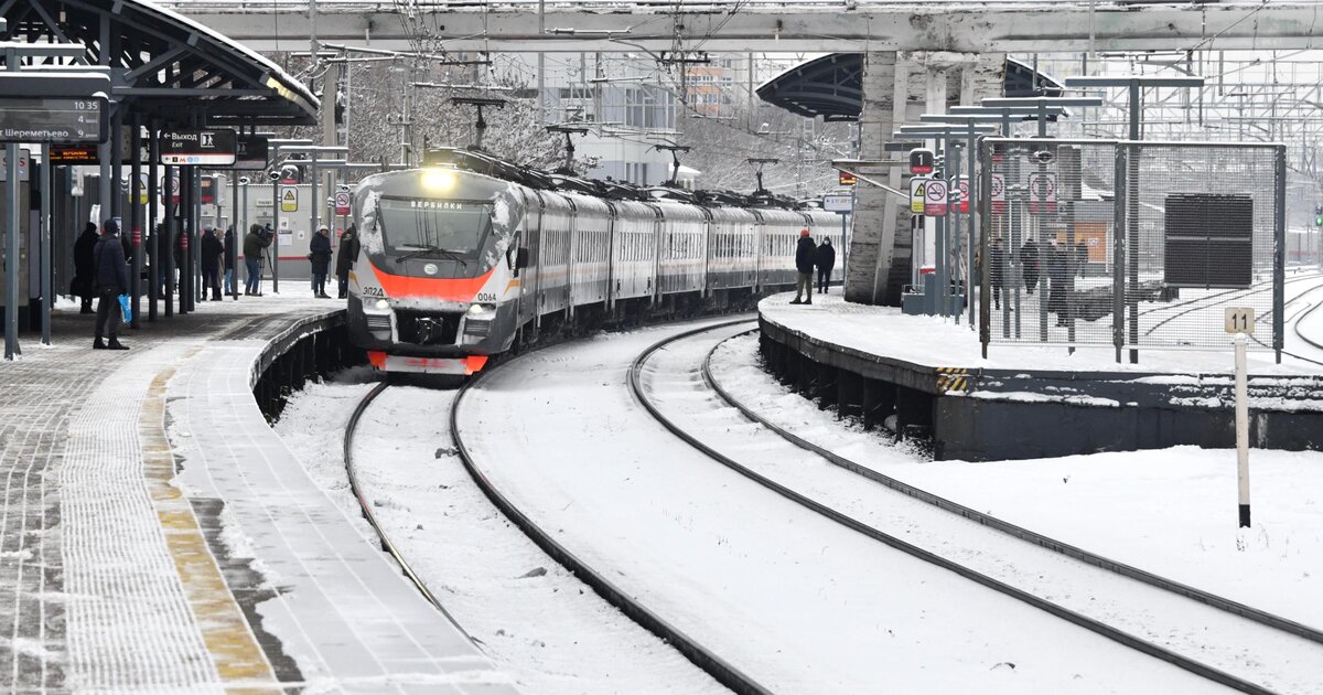 Электричка дегунино москва