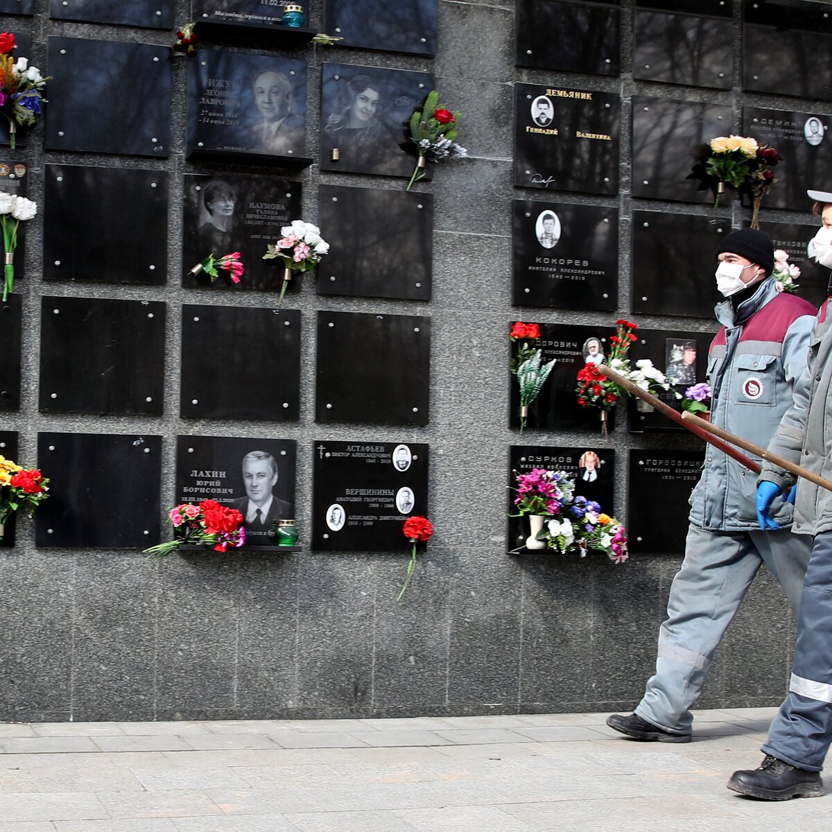 Вандалы вскрыли колумбарий на Ваганьковском кладбище в Москве – Москва 24,  04.04.2021