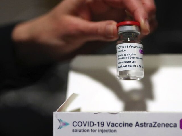 Биолог рассказал, с чем связаны побочные эффекты и смерти после вакцинации AstraZeneca