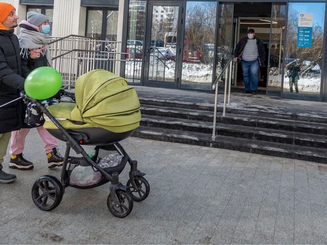 Собянин одобрил увеличение порога возраста молодых родителей для выплат при рождении детей