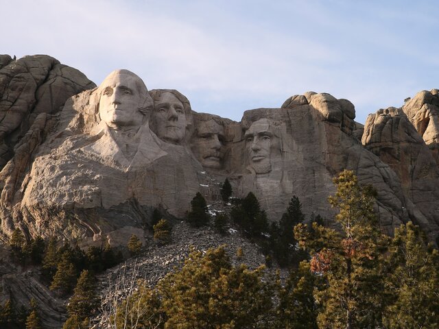 Мемориал на горе Рашмор с портретами четырех президентов США закрыли из-за пожаров – СМИ