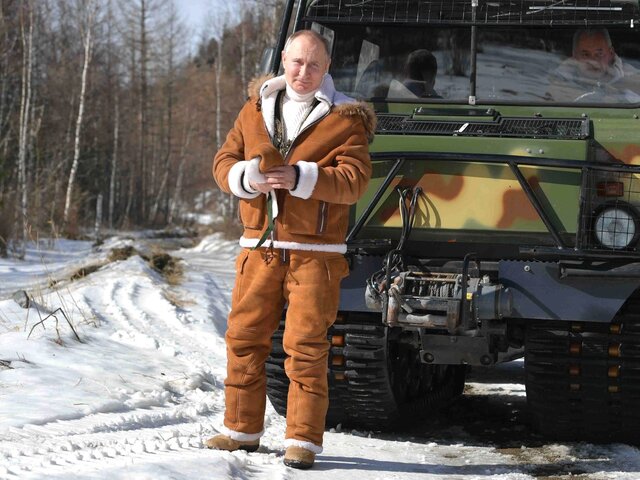 Песков прокомментировал возросший спрос на охотничьи костюмы, как у Путина