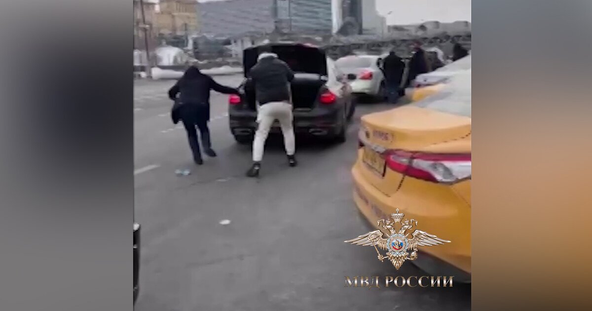 Пранкер за деньги. В Москве убили таксиста бизнес класса.