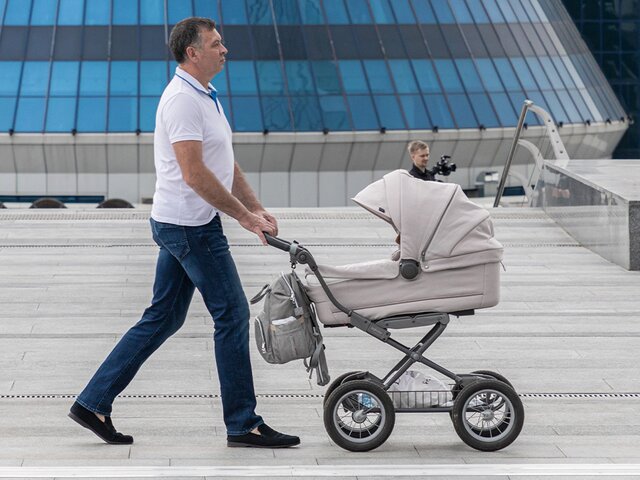 Минтруд РФ уточнил правила получения отцами материнского капитала