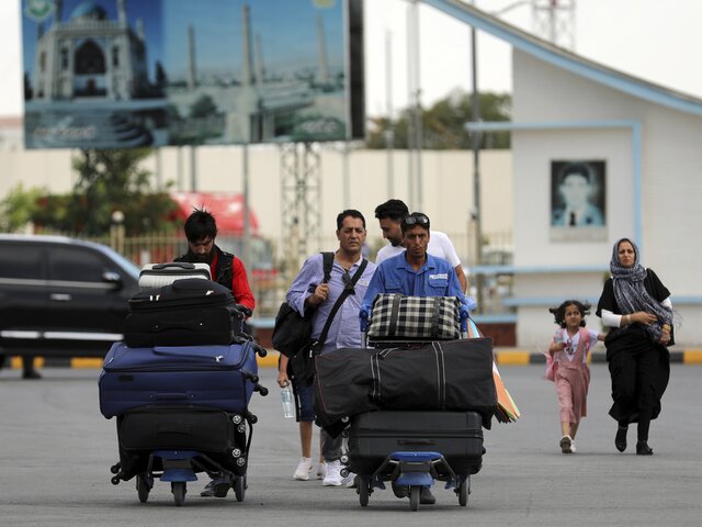 Талибы заявили, что иностранцы в Кабуле должны либо уехать, либо пройти регистрацию