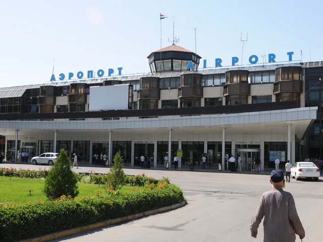 Таджикистан разрешил приземлиться афганскому самолету с военными на борту