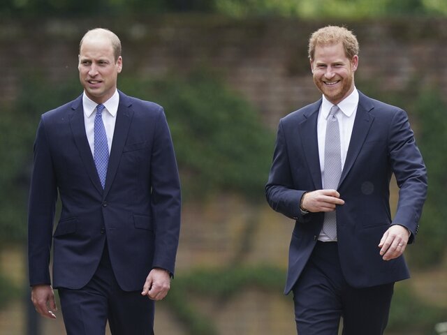 Принцу Гарри посоветовали пообщаться c Уильямом и Чарльзом перед публикацией мемуаров