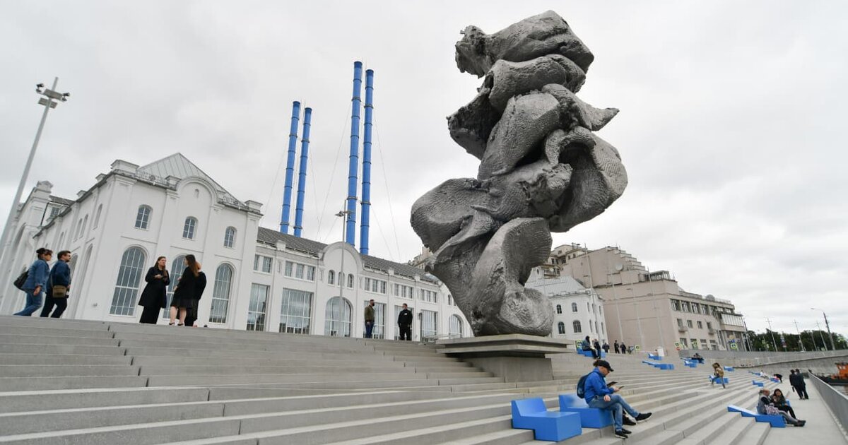 Памятник на набережной в москве глине фото