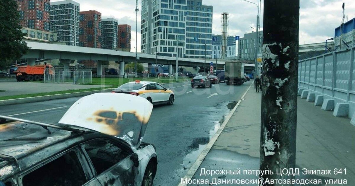 Сгорел кран на ттк. Пожар на ТТК. ЧП В Москве на Автозаводской. Сталинка желтая на Автозаводской на ТТК. Пожар на ТТК сейчас.