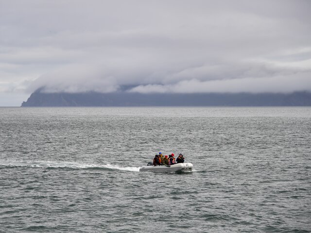 На Сахалине спасатели ищут рыбаков, пропавших в Охотском море