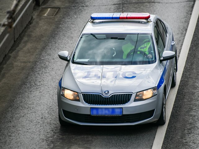 Грузовик опрокинулся на съезде с МКАД на Рублево-Успенское шоссе