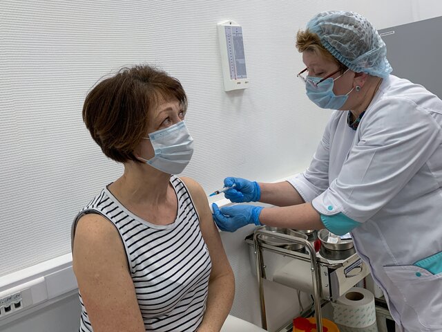 Вакцинация от коронавируса в России остается добровольной – Песков