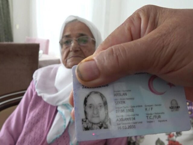 В Турции отметила день рождения самая старая женщина в мире